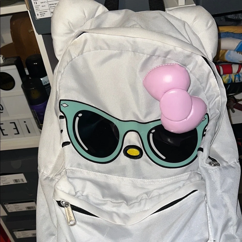 Hello Kitty Pink and White Bag with Cute Cartoon Design - Picture 2 of 4